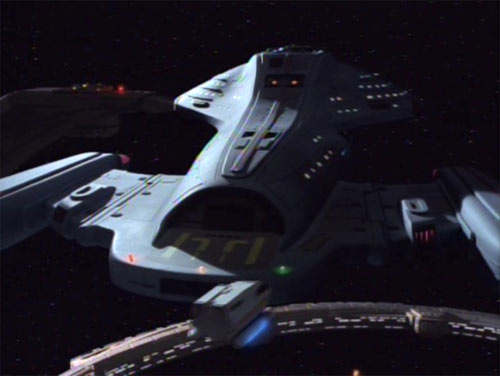USS_Voyager_docked_at_DS9.jpg