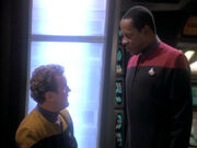 Der Chief berichtet Sisko von seinen Funden