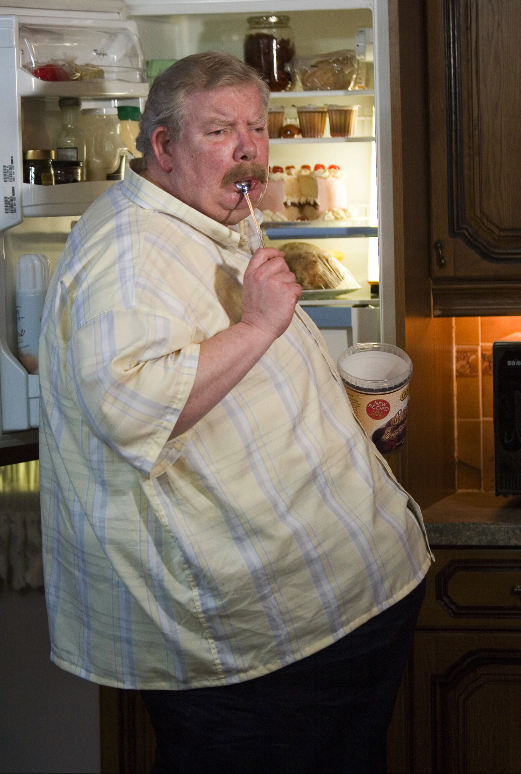 tom arnold dursley image vernoneatingicecream jpg harry potter wiki tom arnold dursley image vernoneatingicecream jpg harry potter wiki