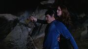 Faith kämpft gegen einen Vulkanier (Parodien und Anspielungen auf Star Trek)