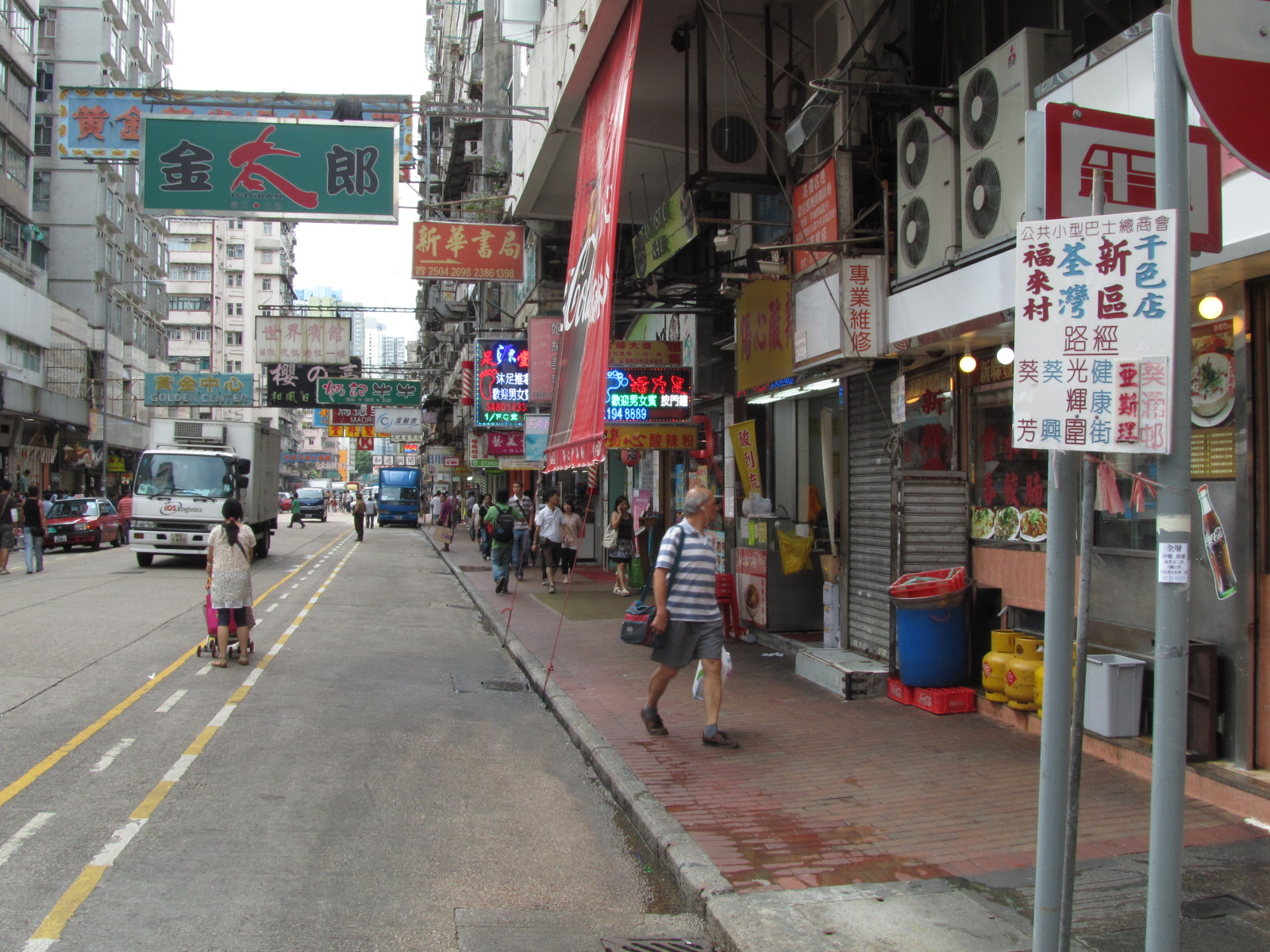 位於福荣街的公共小巴总站; 深水埗区公共小巴总站;; 深水埗至荃湾线