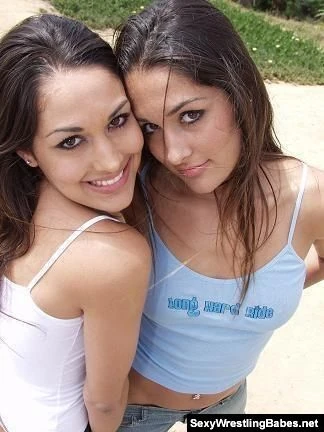 File:Bella Twins.14.jpg