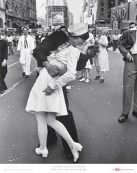 Vj day kiss.jpg