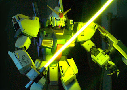 Gundam_with_Beam_Sword.png