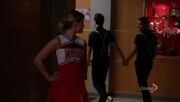 Klaine 3x14 hallway hands
