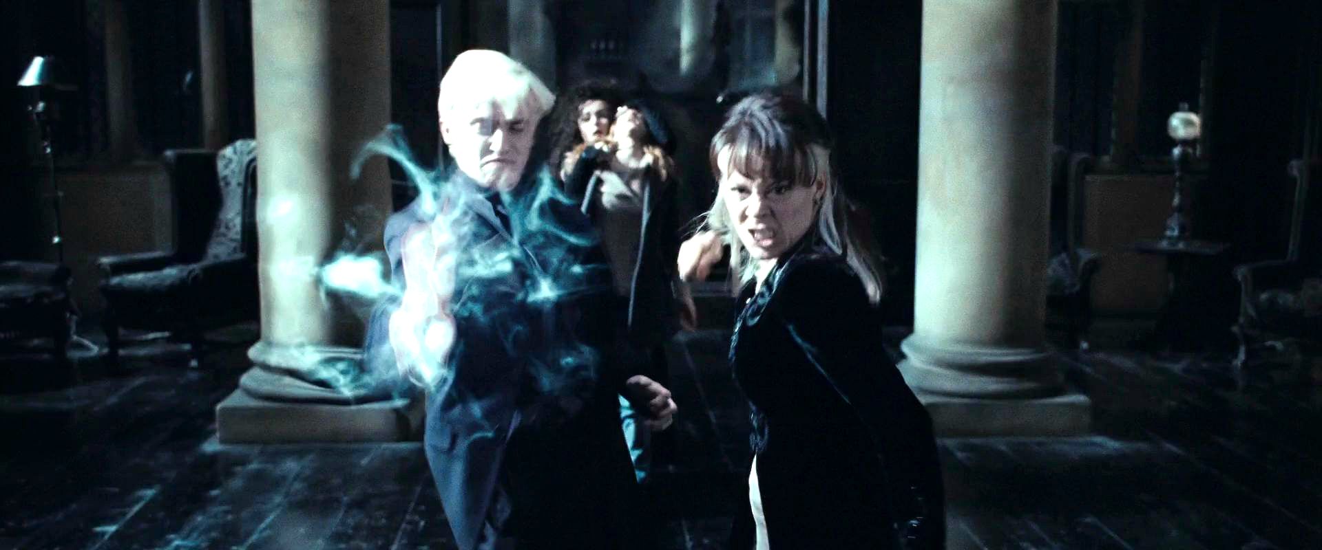 Narcissa y Draco luchando