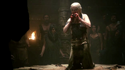 Daenerys flanked by dosh khaleen