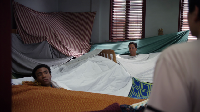 640px-Blanket_Fort_room.png