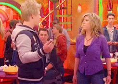Icarly_butter_sock_gif_by_yvesia-d57at47.gif