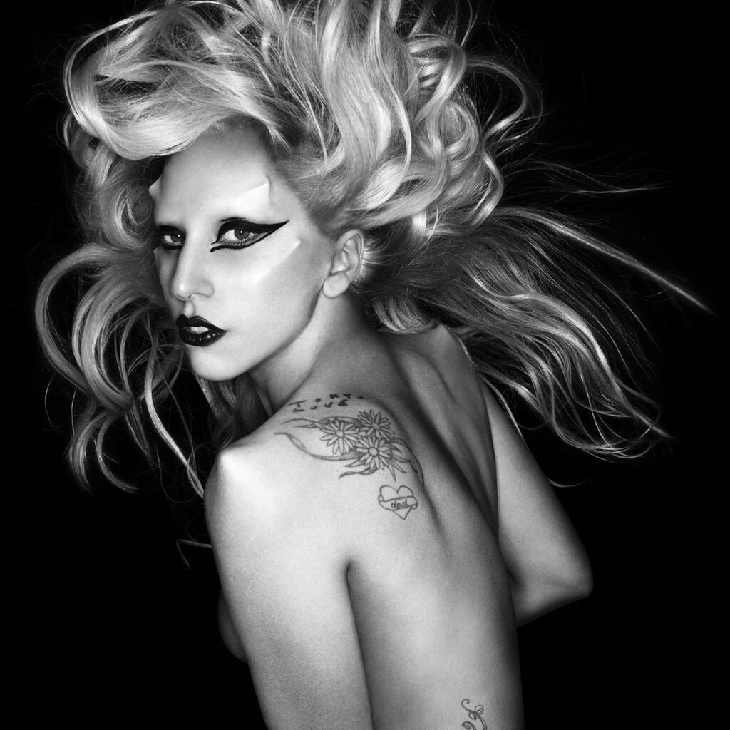 1024px-Lady_Gaga_Twitter_profile_2011.jp