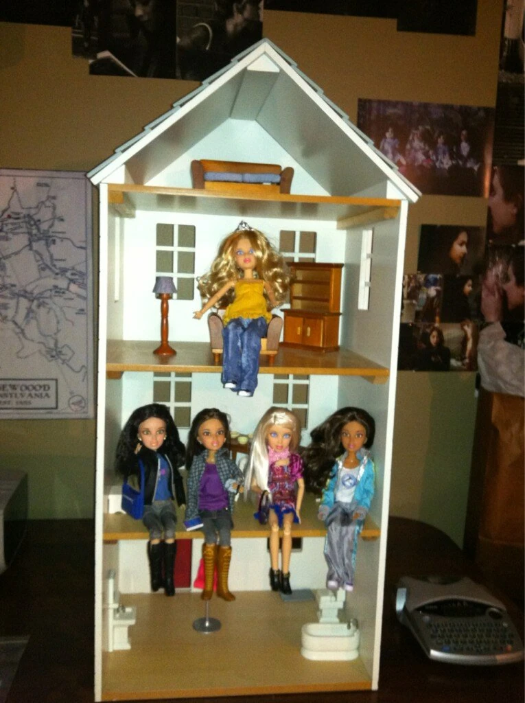 Pretty Little Liars To The Dollhouse (Saison 5 Episode 25