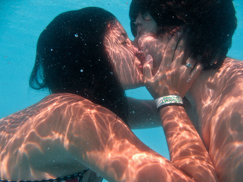 Tumblr couples kissing on the beach pictures Tumblr couples kissing on the beach pictures