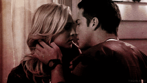 Caroline-and-tyler-kiss