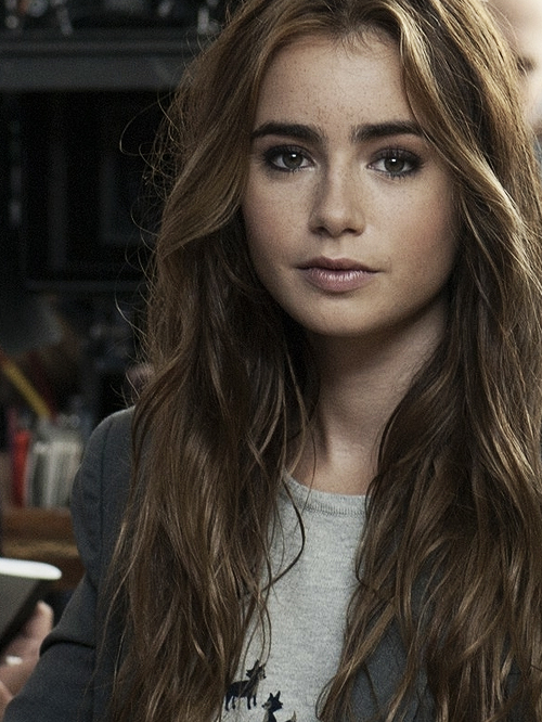 http://img3.wikia.nocookie.net/__cb20131024183738/fashion/images/c/ca/-lily-lily-collins-33149463-500-666.jpg