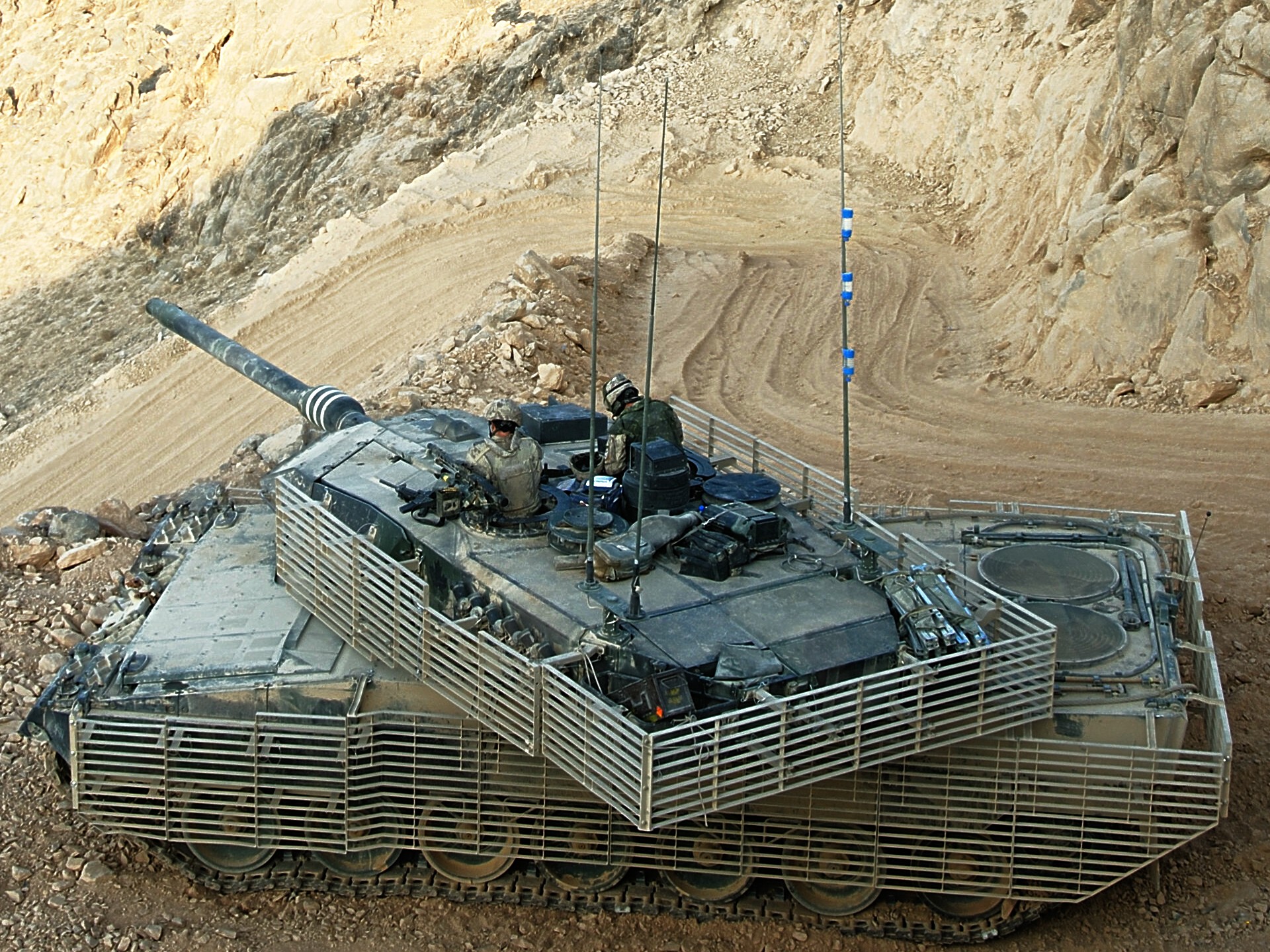 Leopard2A6M_Canada_02.jpg