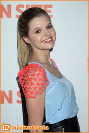 Ana-Mulvoy-Ten-Fun-Size-Movie-Premiere