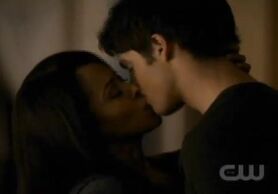 Kiss-Kiss-Kiss-jeremy-and-bonnie-19203085-484-338