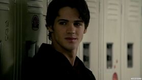 2x16-The-House-Guest-jeremy-gilbert-20038572-700-393
