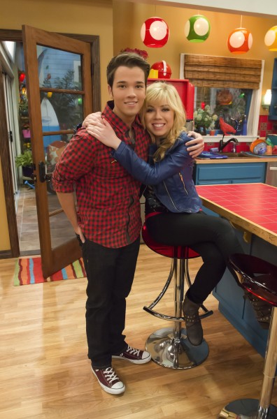Who is sam dating from iCarly but in real life? - anchorrestaurantsupply.com