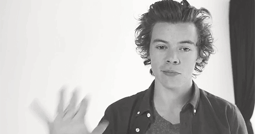 Harry-Styles-waving-in-black-and-white.g
