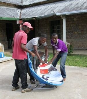 Blik op Afrika, locals use parabolic cooker, 2-27-14