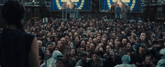 Katniss haciendo un discurso en el Distrito 3