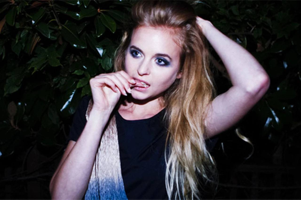 Obraz Kyla La Grange.jpg Wiki World Delegation