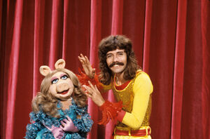 Doug Henning and Miss Piggy