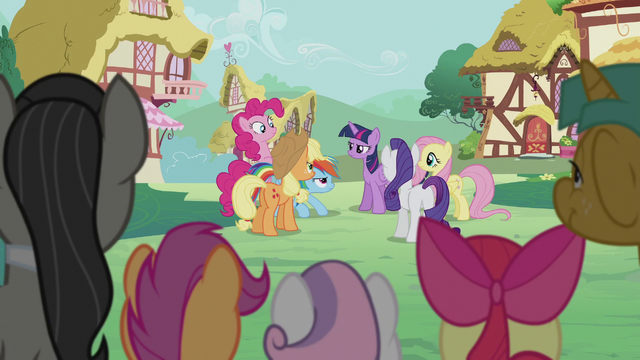 640px-Mane_Six_chatting_in_the_background_S5E9.png