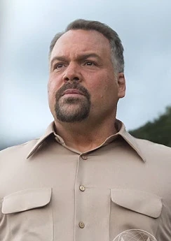 Jurassic-world-vic-hoskins-seguranca-tra