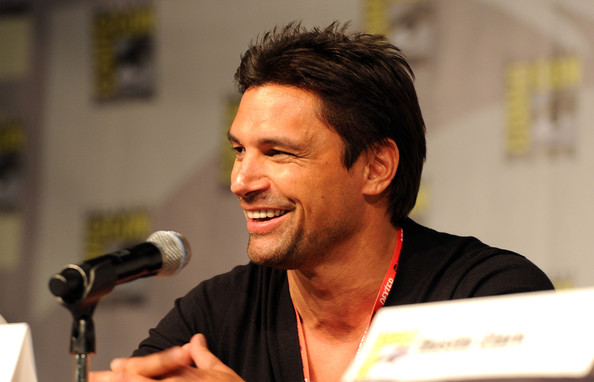 Manu Bennett en arrow