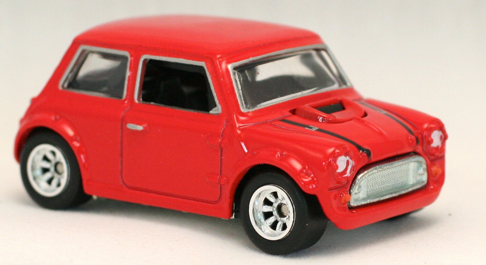 2013-RetroEntertainment-MorrisMini-Red